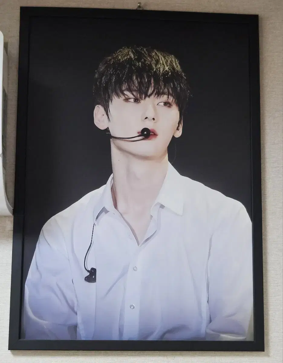 황민현 액자